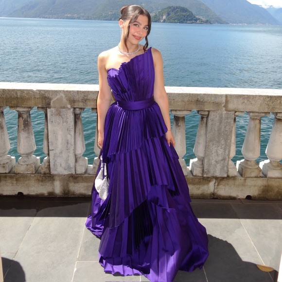 TARIK EDIZ Elegant Purple Evening Gown - Picture 3 of 7